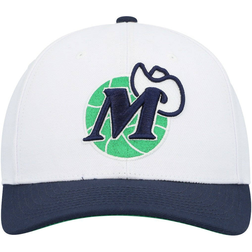 Mitchell & Ness - Dallas Mavericks Hardwood Classics Core 2-Tone 2.0 Pro Snapback Hat - White/Navy