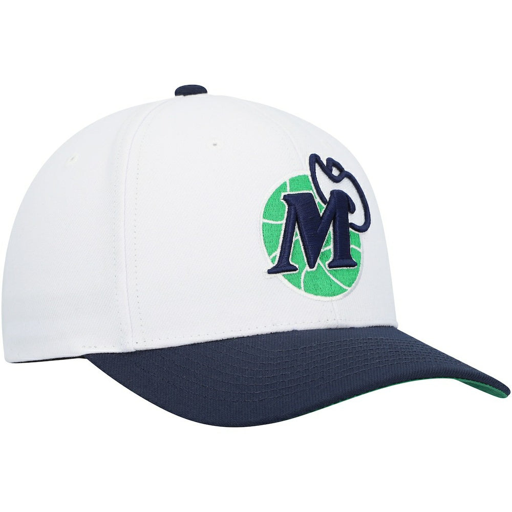 Mitchell & Ness - Dallas Mavericks Hardwood Classics Core 2-Tone 2.0 Pro Snapback Hat - White/Navy