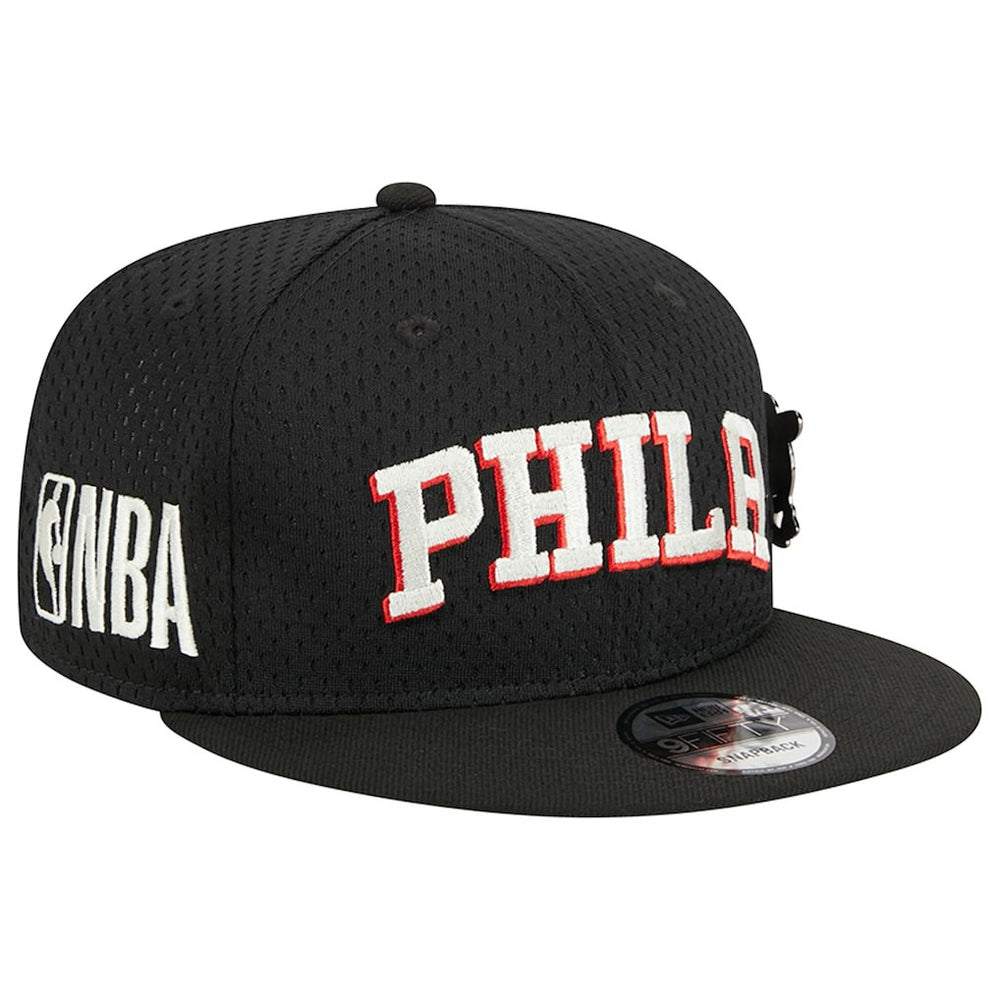 New Era - Philadelphia 76ers Post-Up Pin Mesh 9FIFTY Snapback Hat - Black