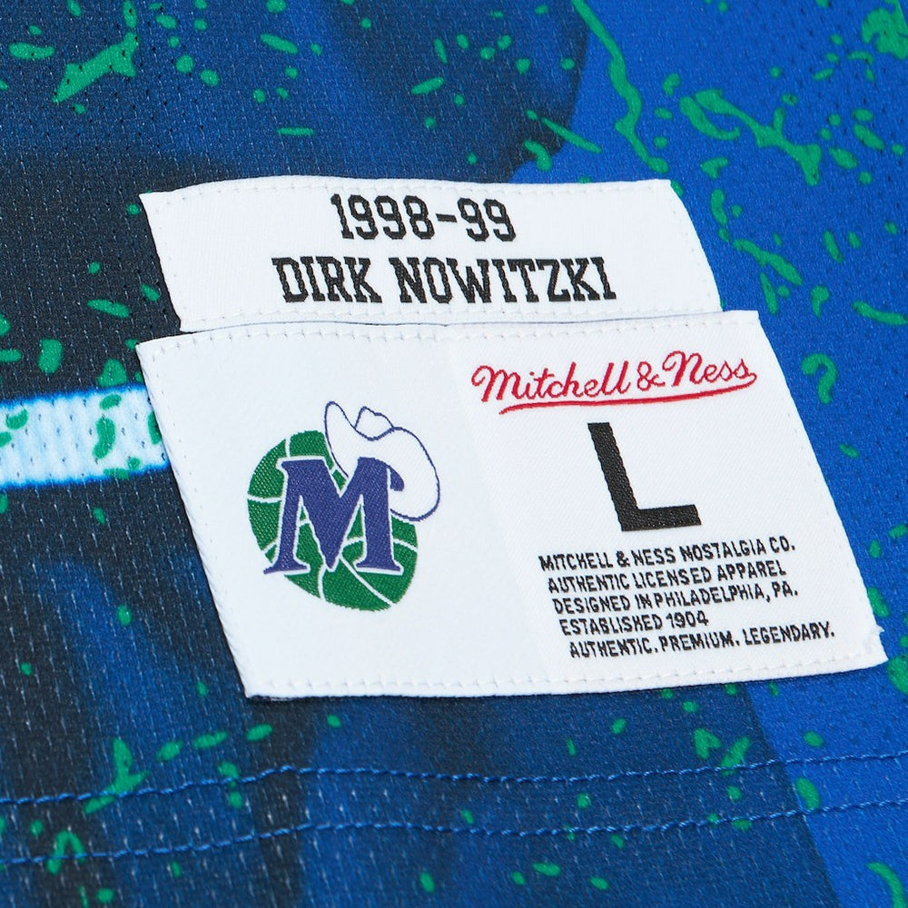 Mitchell & Ness - Dirk Nowitzki Dallas Mavericks Hardwood Classics Player Burst Tank Top - Blue