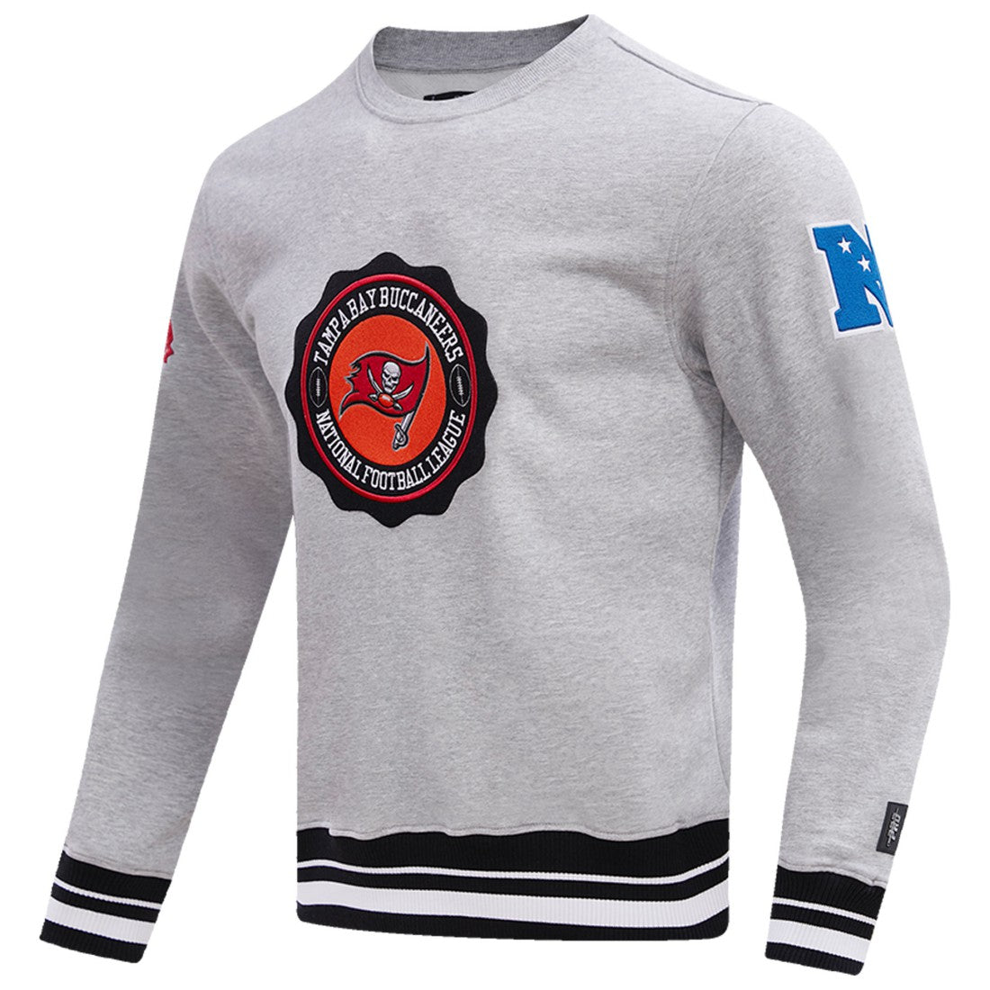 Tampa Bay Buccaneers Pro Standard Crest Emblem Pullover Sweatshirt Heather Gray - NFL