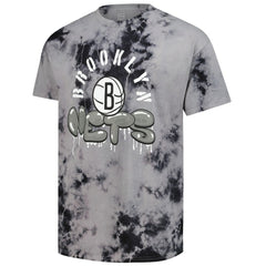 NBA - Brooklyn Nets Stadium Essentials Unisex Street Art Dark Crystal Washed T-Shirt - Charcoal