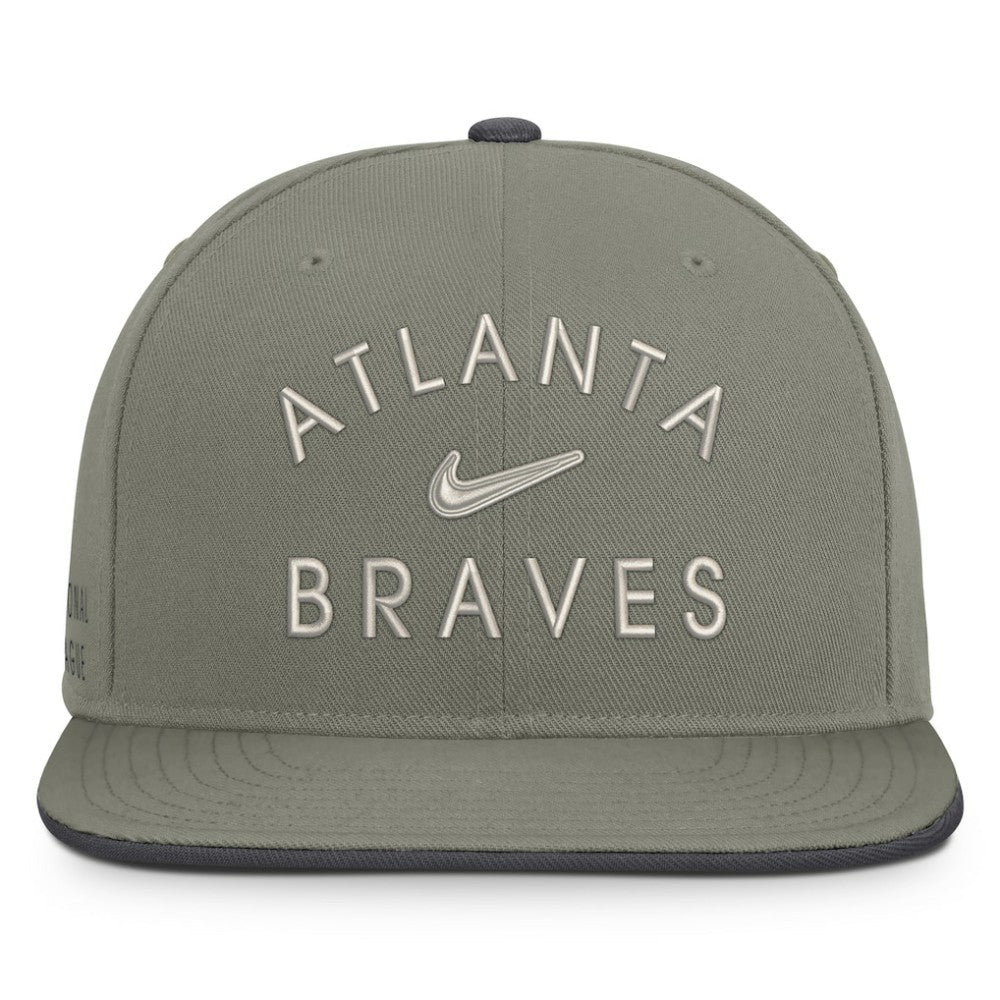 Atlanta Braves Nike Pro Dri-FIT Snapback Hat Lifestyle