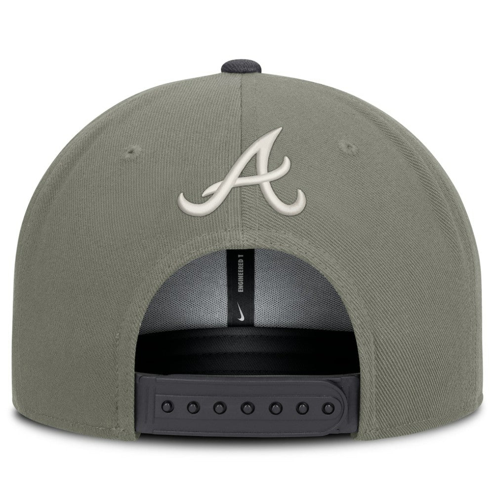 Atlanta Braves Nike Pro Dri-FIT Snapback Hat Lifestyle
