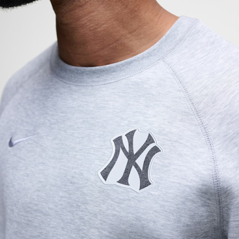 New York Yankees Nike Tech Fleece Raglan Sweatshirt Lifestyle