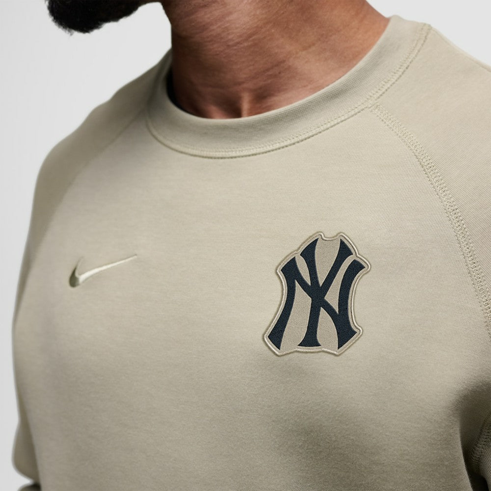 New York Yankees Nike Tech Fleece Raglan Sweatshirt Lifestyle