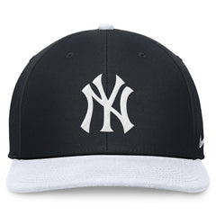 New York Yankees Nike Two-Tone Snapback Hat Lifestyle