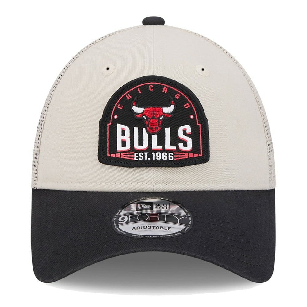 New Era - Chicago Bulls Throwback Patch Trucker 9FORTY Adjustable Hat - Khaki/Black