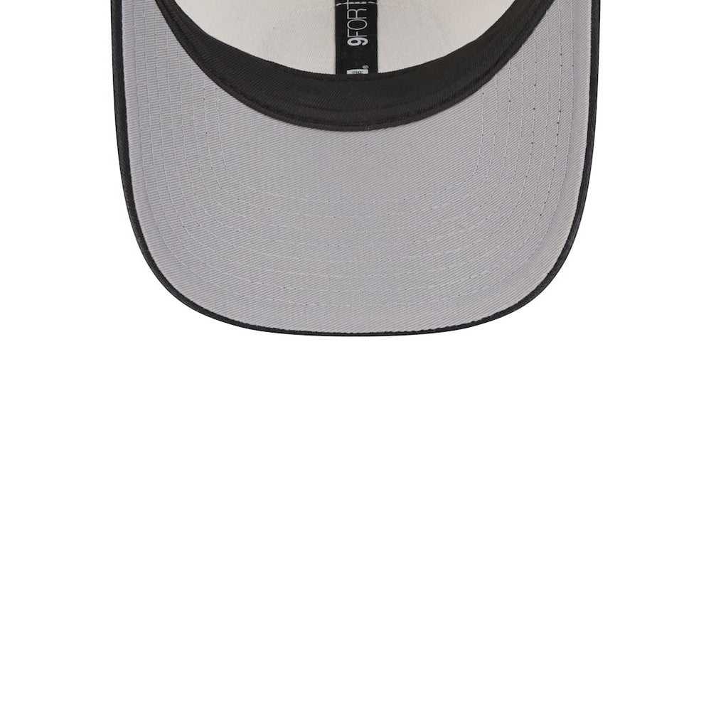 New Era - Chicago Bulls Throwback Patch Trucker 9FORTY Adjustable Hat - Khaki/Black