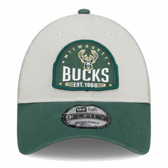 New Era - Milwaukee Bucks Throwback Patch Trucker 9FORTY Adjustable Hat - Khaki/Hunter Green