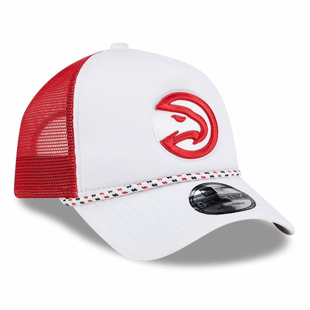 New Era - Atlanta Hawks Court Sport Foam A-Frame 9FORTY Adjustable Trucker Hat - White/Red