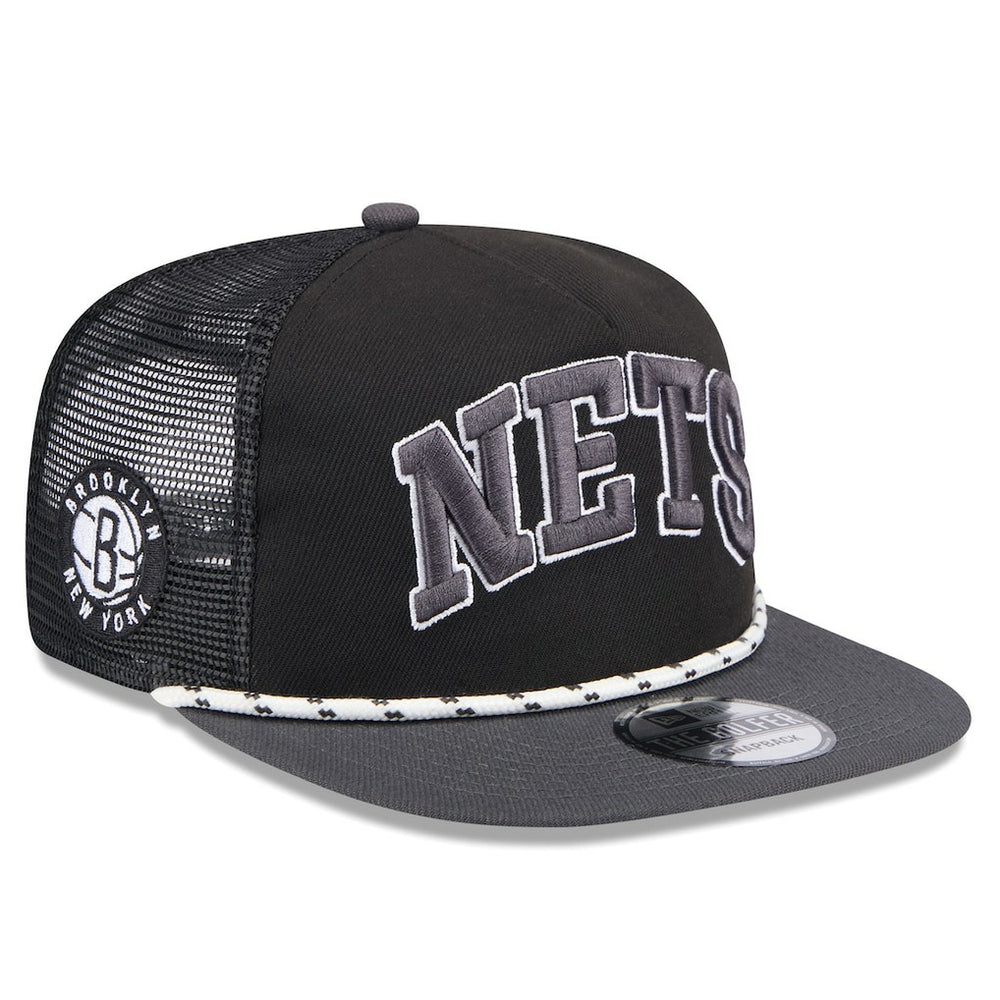 New Era - Brooklyn Nets Throwback Team Arch Golfer Snapback Hat - Black/Charcoal