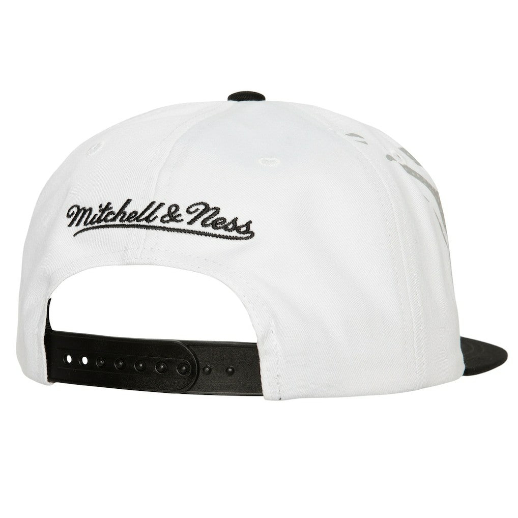 Mitchell & Ness - Brooklyn Nets Hot Fire Snapback Hat - White