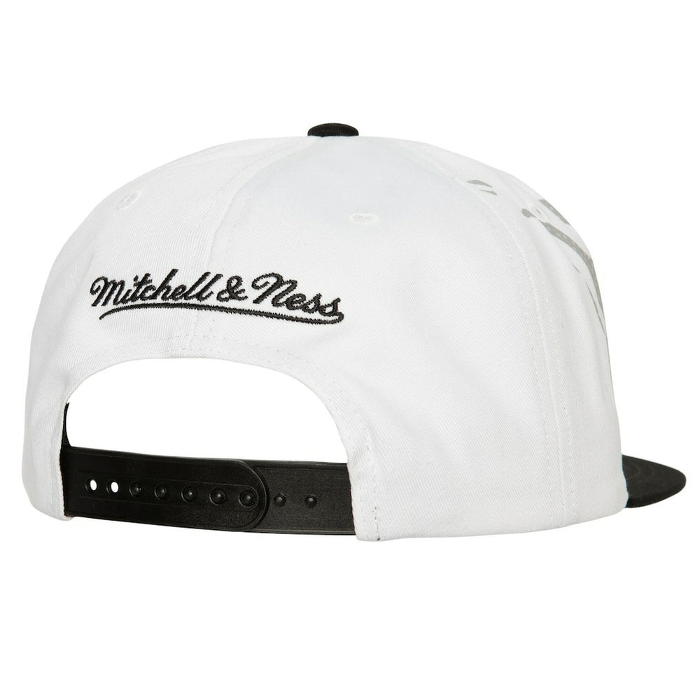 Mitchell & Ness - Brooklyn Nets Hot Fire Snapback Hat - White