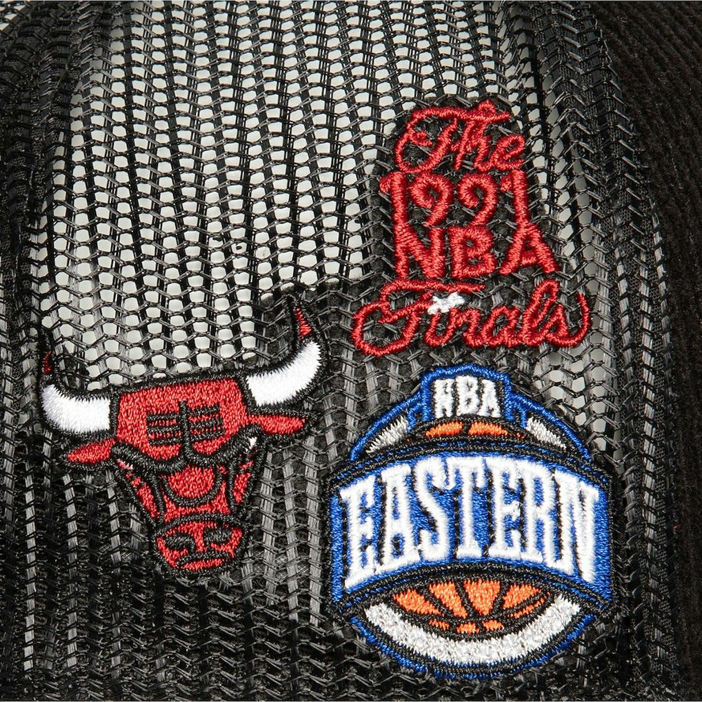 Mitchell & Ness - Chicago Bulls Times Up Classic Script Cord Trucker Hat - Black