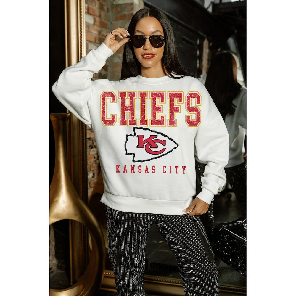 Kansas City Chiefs Gameday Couture Women's Sunday Drives Oversized Crewneck Pullover Sweatshirt – White - NFL