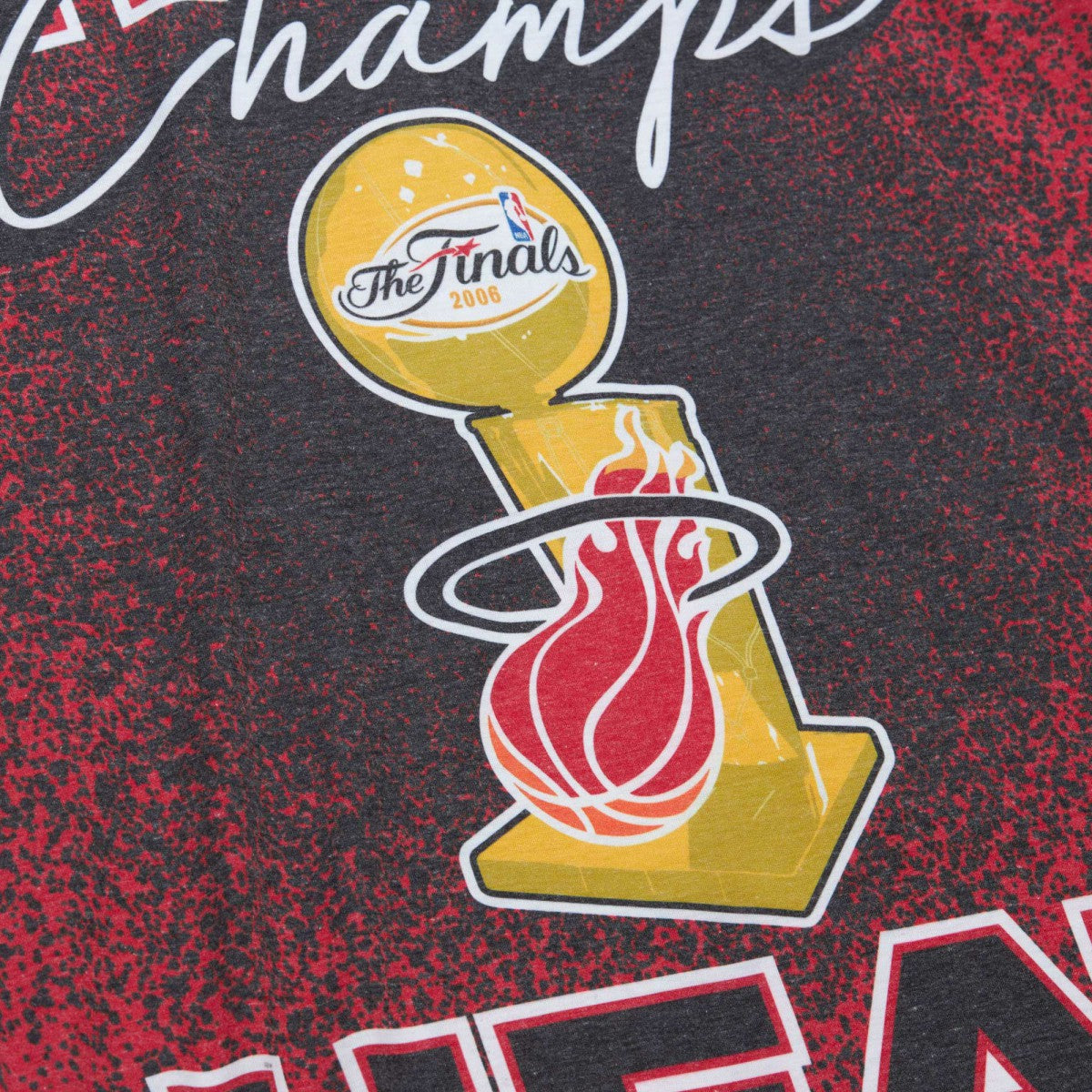 Mitchell & Ness - Miami Heat Hardwood Classics 2006 NBA Champions Champ City T-Shirt - Red