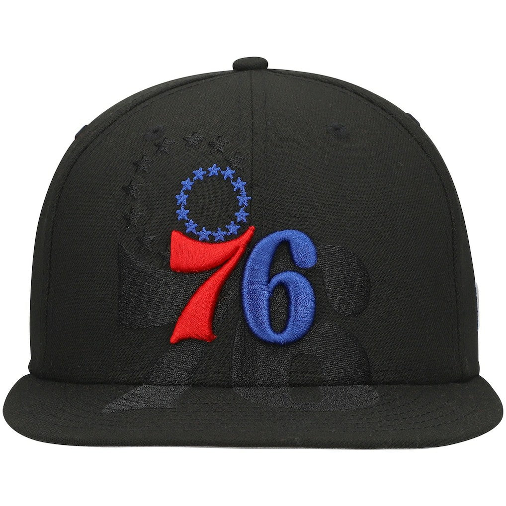 New Era - Philadelphia 76ers Blackout Shadow Logo 59FIFTY Fitted Hat - Black