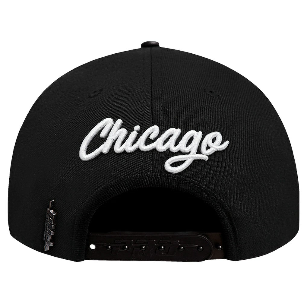 NBA - Chicago Bulls Pro Standard Paint the City Pinch Front Snapback Hat - Black