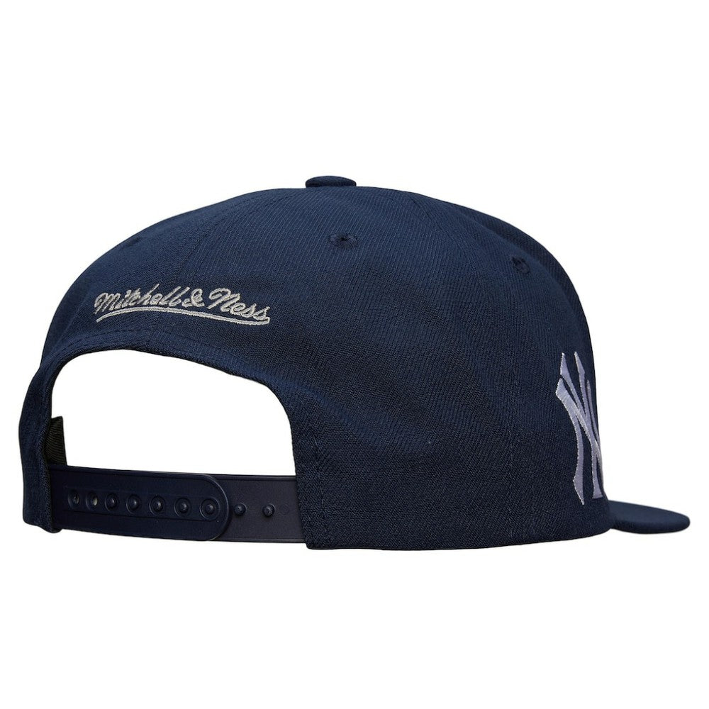 New York Yankees Mitchell & Ness Team Tagged Snapback Hat discount