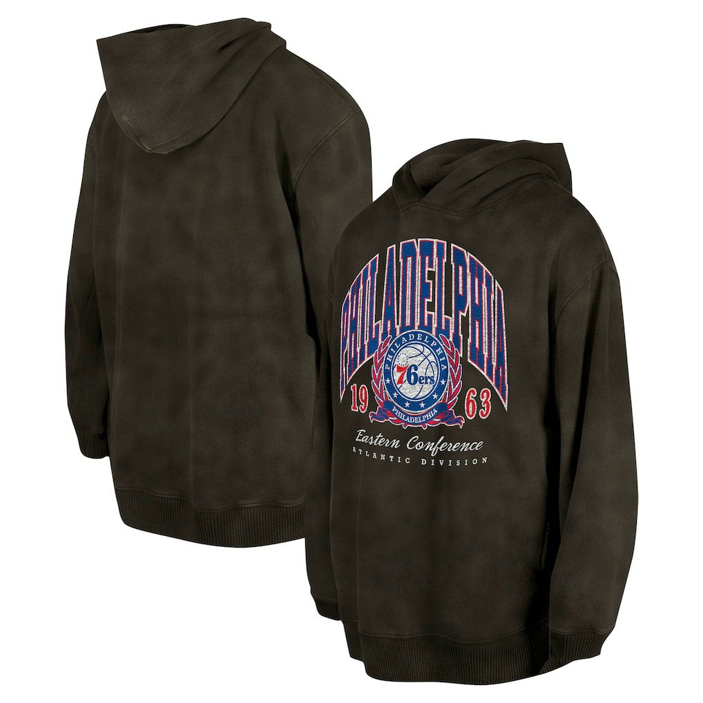 New Era - Philadelphia 76ers Unisex Oversized Essentials Pigment Wash Fleece Pullover Hoodie - Charcoal