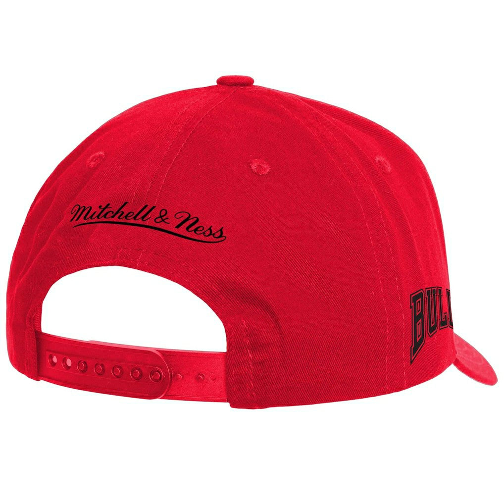 Mitchell & Ness - Chicago Bulls Fire Red Pro Crown Snapback Hat - Red