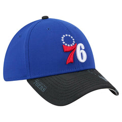 New Era - Philadelphia 76ers Sport Night Visor Hit 39THIRTY Flex Hat - Royal/Black