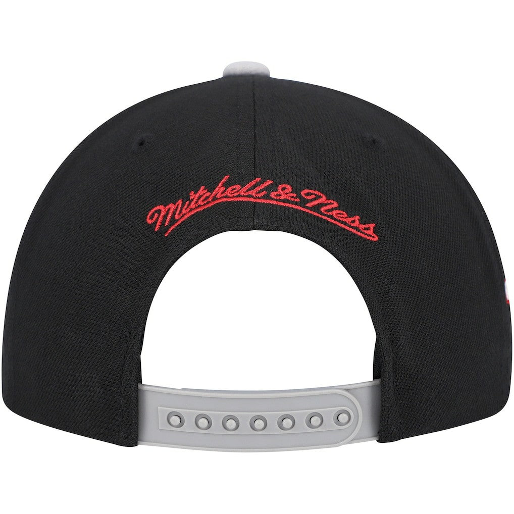 Mitchell & Ness - Chicago Bulls Core Snapback Hat - Black/Gray