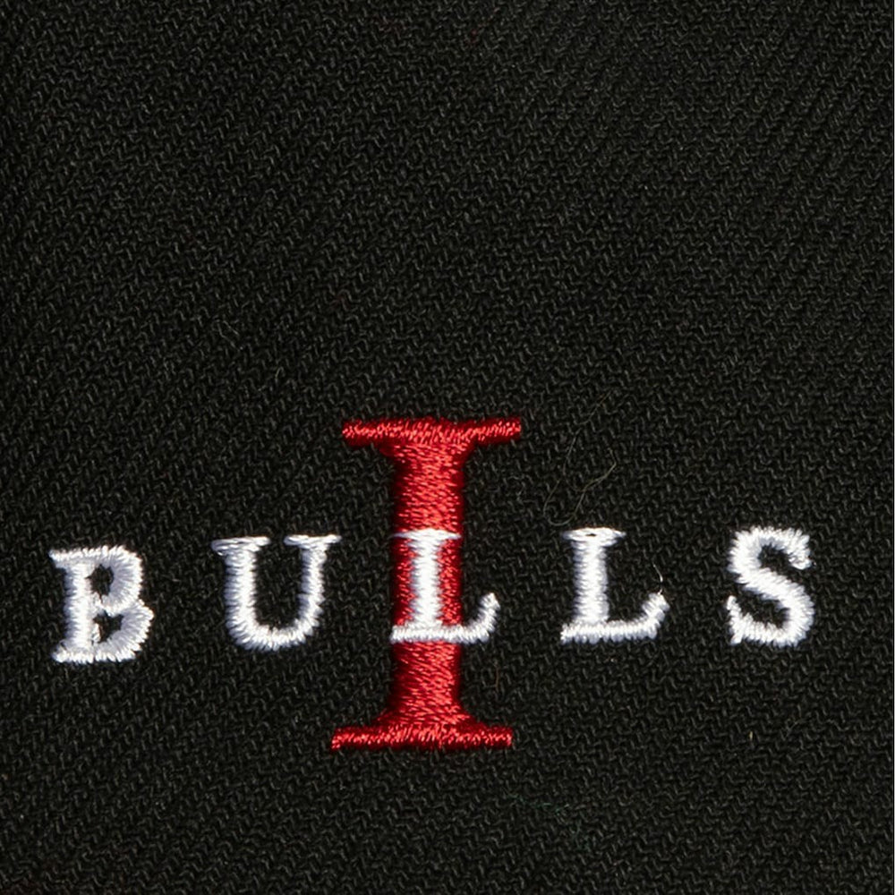 Mitchell & Ness - Chicago Bulls Core Snapback Hat - White/Red
