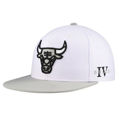 Mitchell & Ness - Chicago Bulls Core Snapback Hat - White