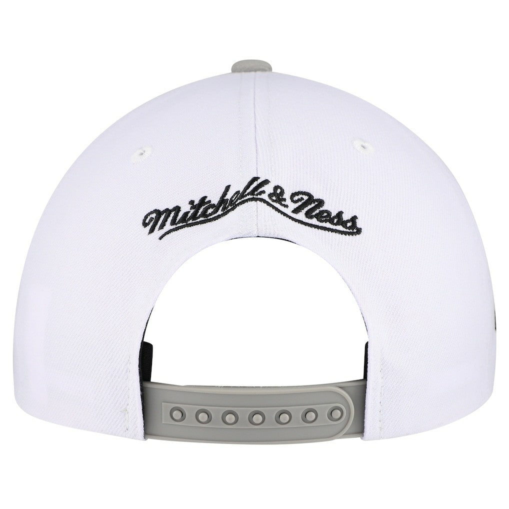 Mitchell & Ness - Chicago Bulls Core Snapback Hat - White