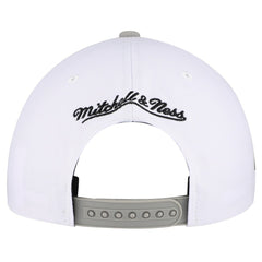 Mitchell & Ness - Chicago Bulls Core Snapback Hat - White