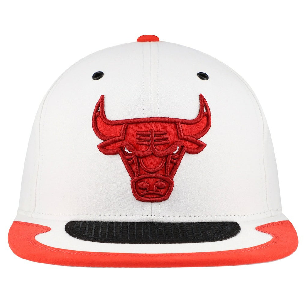 Mitchell & Ness - Chicago Bulls Day 4 Snapback Hat - White