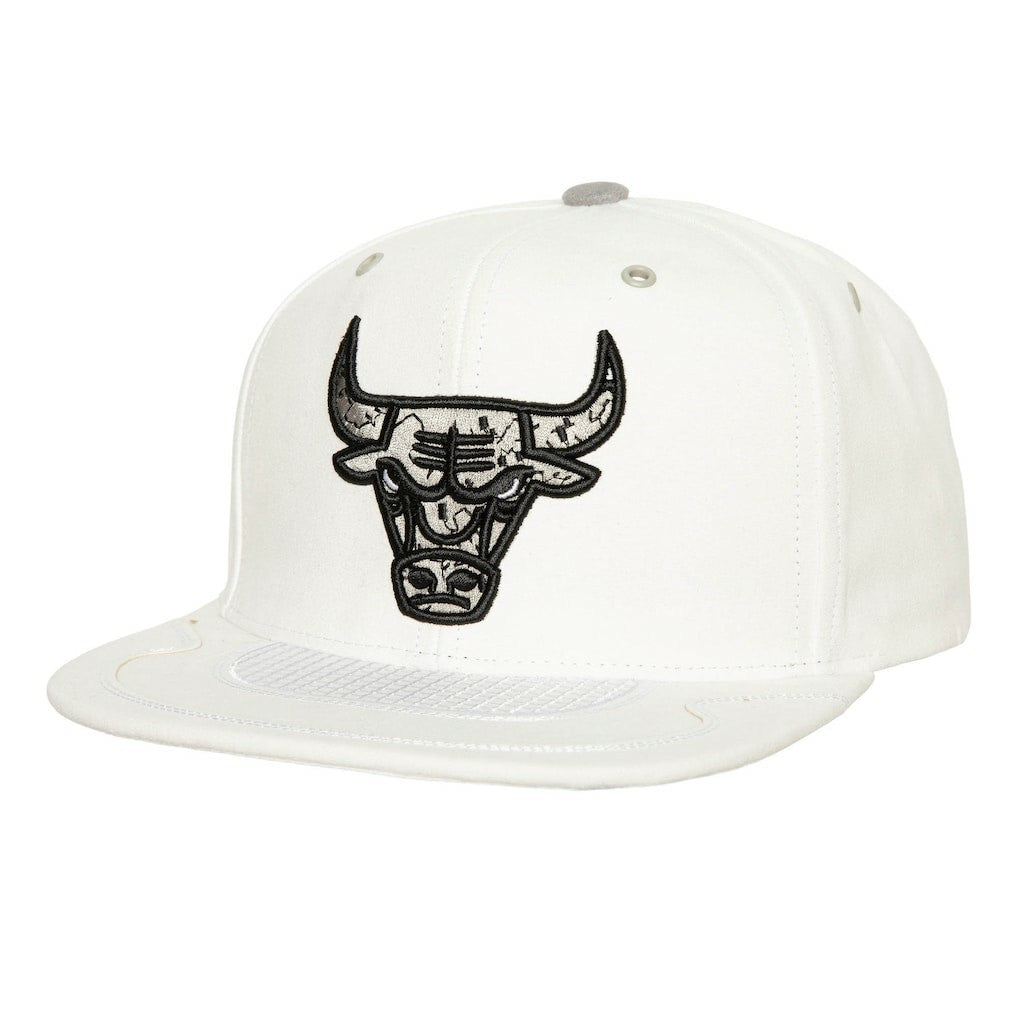 Mitchell & Ness - Chicago Bulls Day 4 Snapback Hat - White