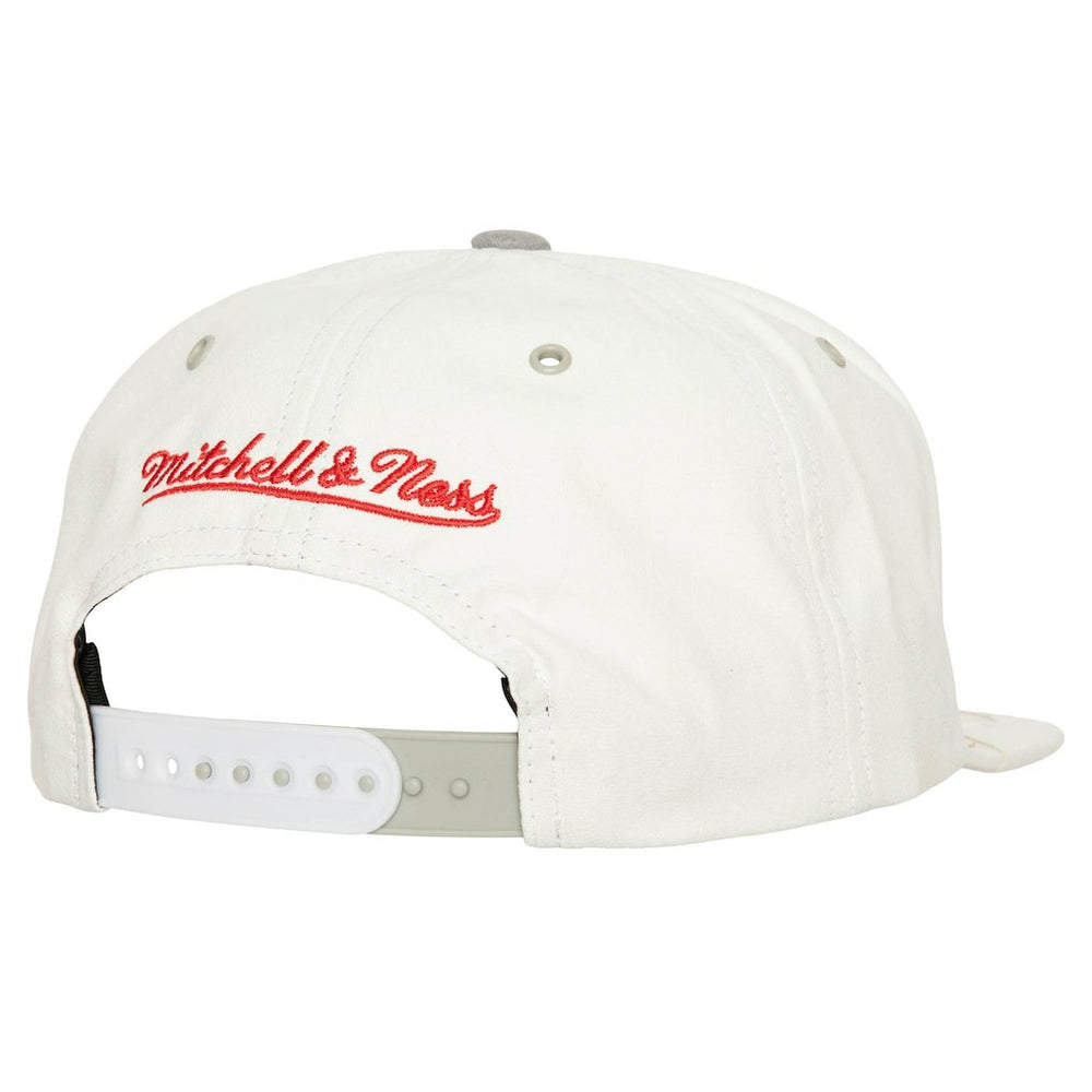 Mitchell & Ness - Chicago Bulls Day 4 Snapback Hat - White
