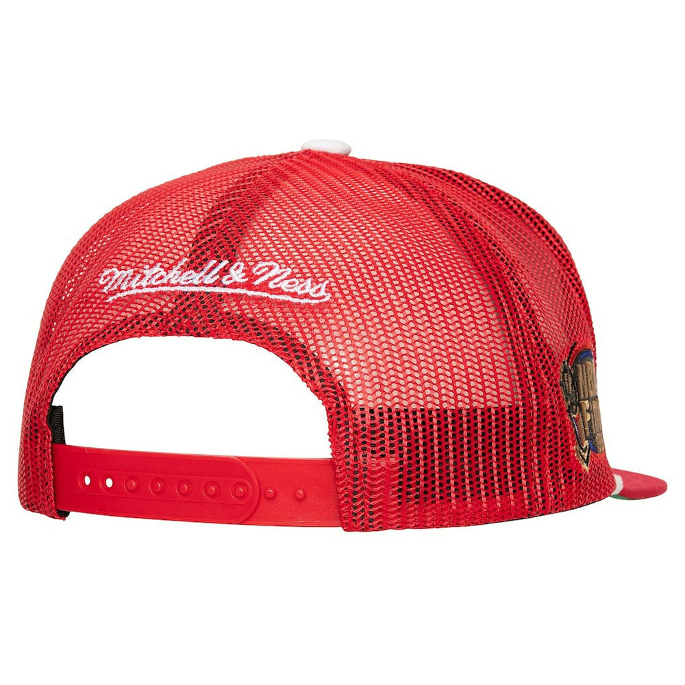Mitchell & Ness - Chicago Bulls Roper Meshback Trucker Snapback Hat - Red