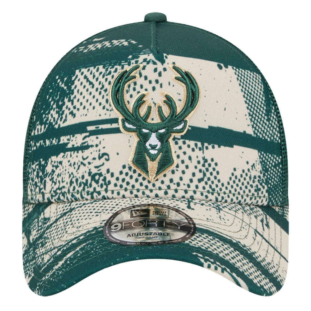 New Era - Milwaukee Bucks Tip Off A-Frame Trucker 9FORTY Adjustable Hat - Hunter Green/Cream