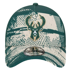 New Era - Milwaukee Bucks Tip Off A-Frame Trucker 9FORTY Adjustable Hat - Hunter Green/Cream