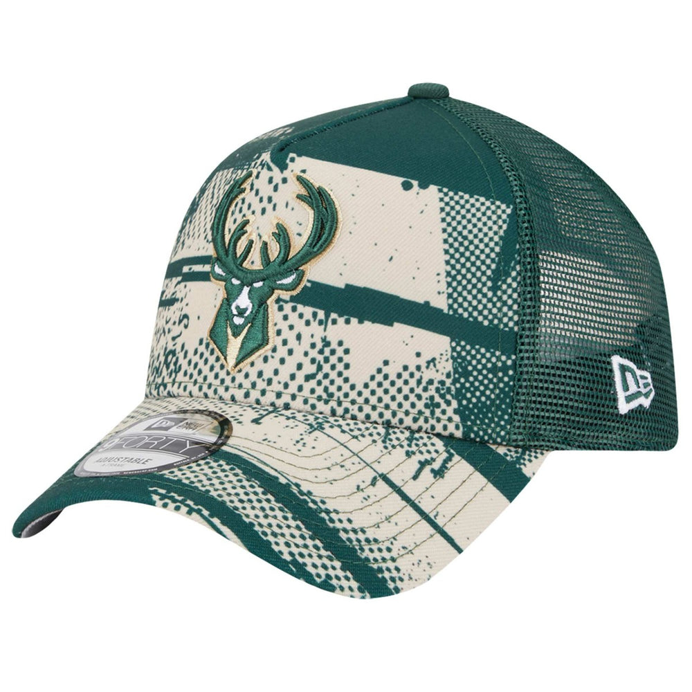 New Era - Milwaukee Bucks Tip Off A-Frame Trucker 9FORTY Adjustable Hat - Hunter Green/Cream
