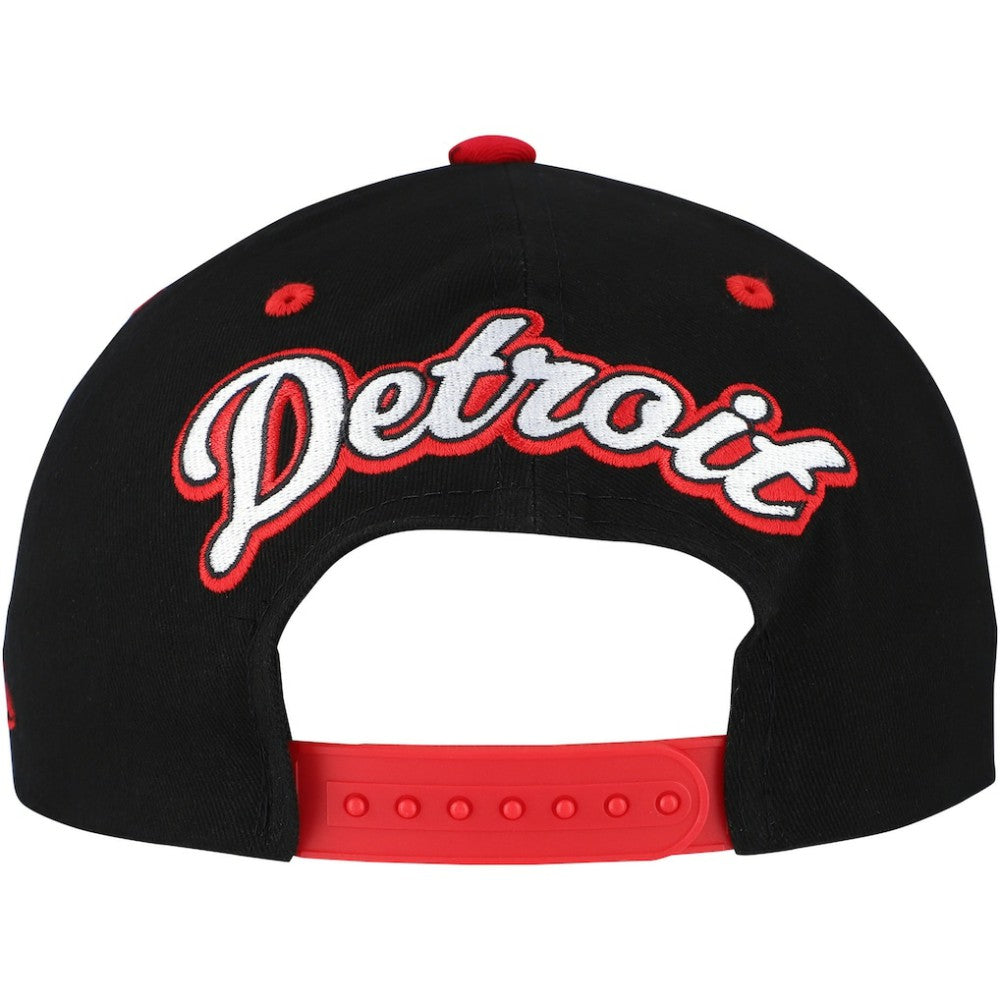 Detroit Red Wings - Mitchell & Ness Backside Script Two-Tone Pro Crown Adjustable Hat Black/Red