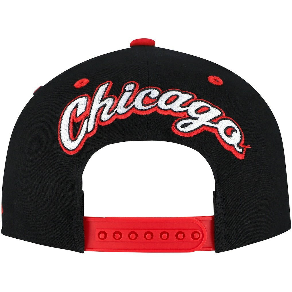 Mitchell & Ness - Chicago Bulls Backside Script 2-Tone Pro Crown Adjustable Hat - Black/Red
