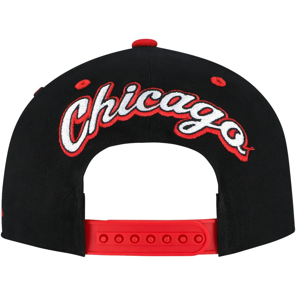 Mitchell & Ness - Chicago Bulls Backside Script 2-Tone Pro Crown Adjustable Hat - Black/Red
