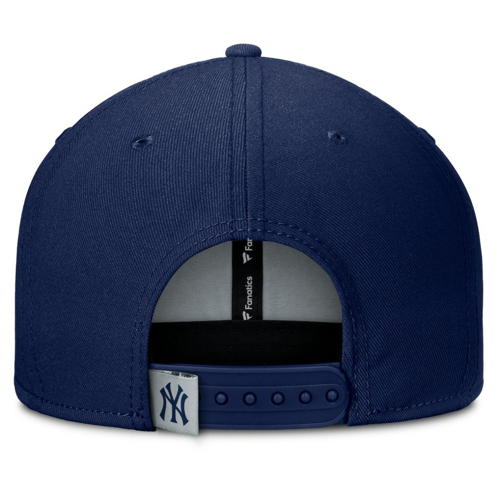 New York Yankees Fanatics Clubhouse Splitter Snapback Hat Lifestyle