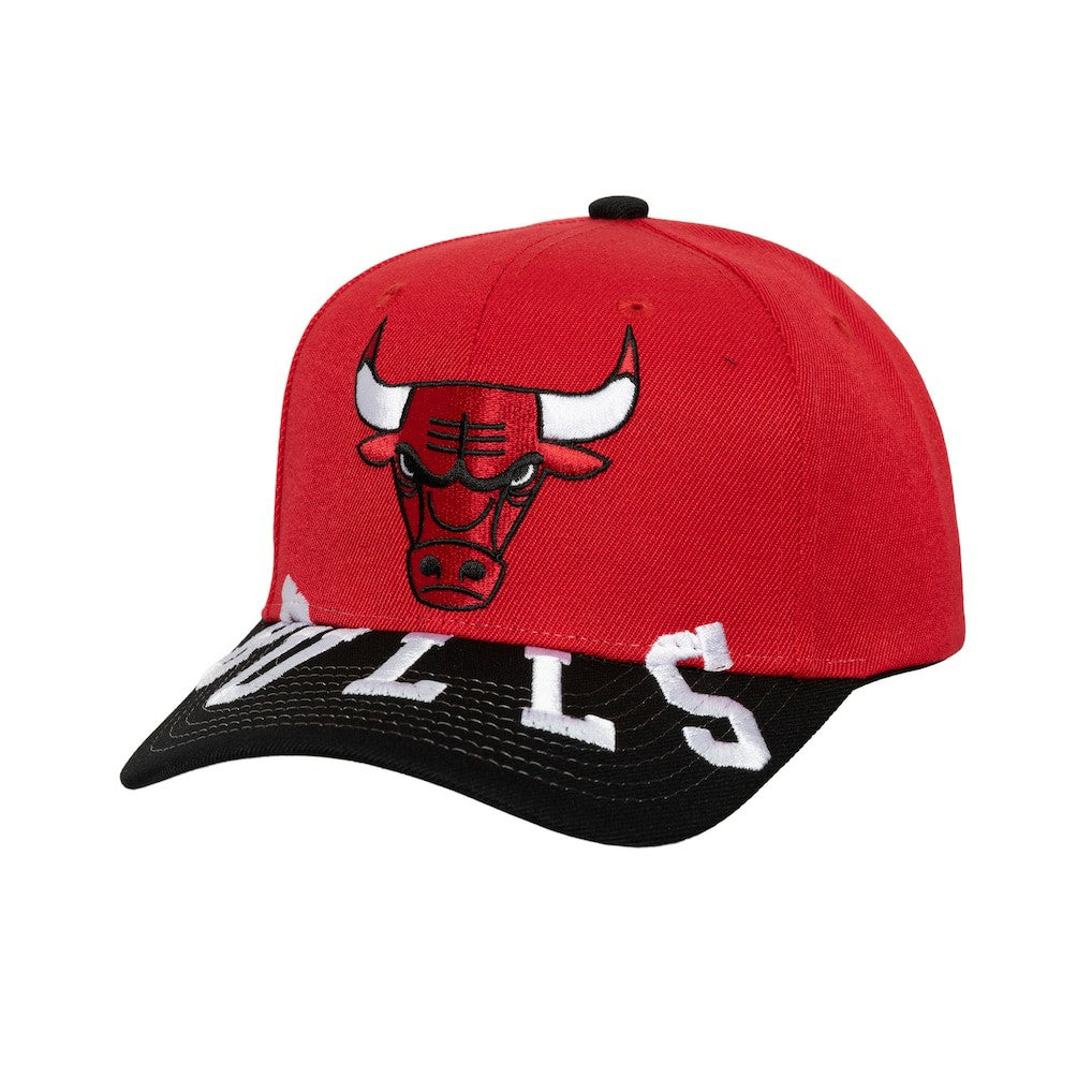 Mitchell & Ness - Chicago Bulls Underarch Two-Tone Pro Crown Snapback Hat - Red/Black