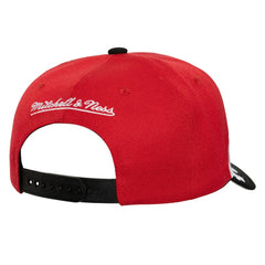 Mitchell & Ness - Chicago Bulls Underarch Two-Tone Pro Crown Snapback Hat - Red/Black