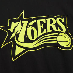 Mitchell & Ness - Philadelphia 76ers Hardwood Classics Neon Nights Premium T-Shirt - Black