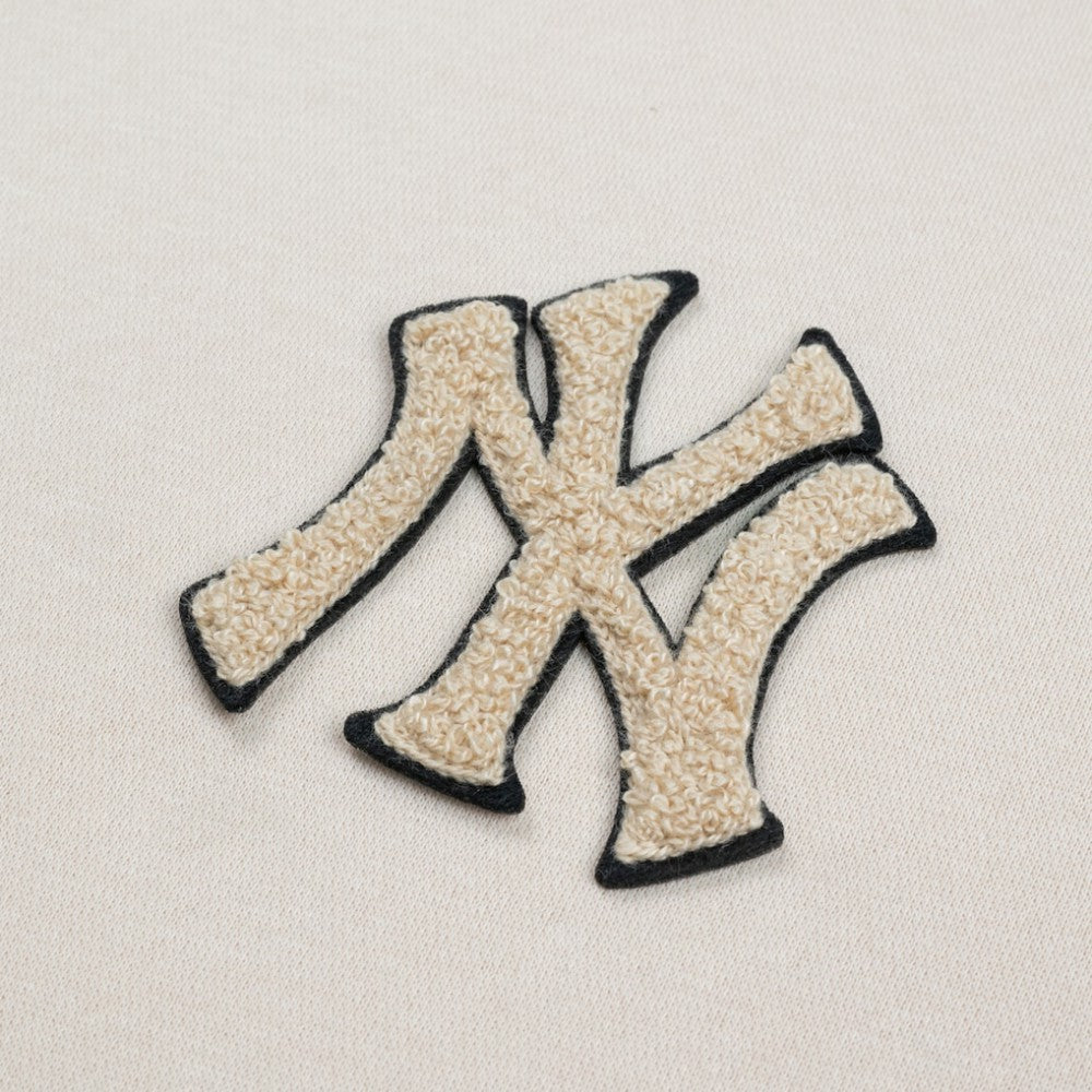 New York Yankees Levelwear Murray Quarter-Zip Sweatshirt Lifestyle