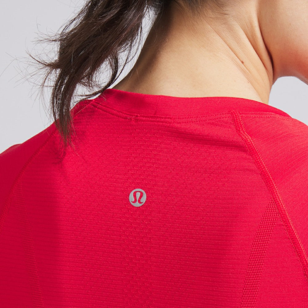 Chicago Blackhawks lululemon Women's Swiftly Tech Short-Sleeve Shirt 2.0 True Red