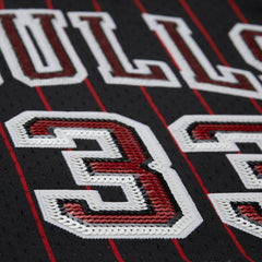 Mitchell & Ness - Scottie Pippen Chicago Bulls x DANNIJO Women's Fashion Cropped Basketball Jersey - Black