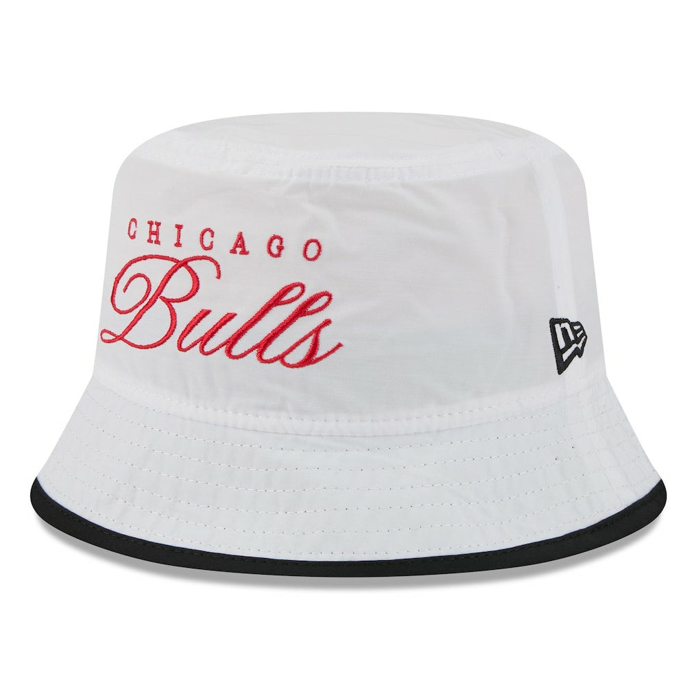 New Era - Chicago Bulls 2025 NBA Draft Nylon Bucket Hat - White/Black